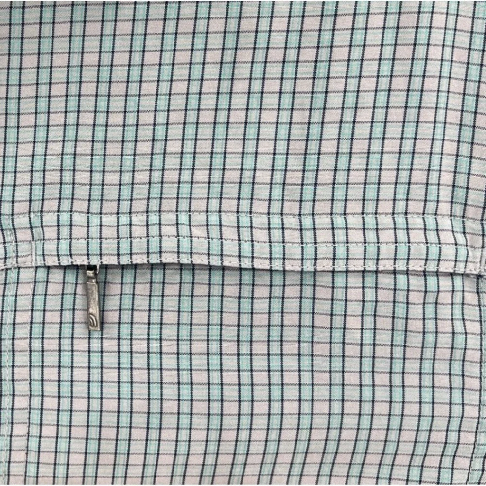 The North Face Vented Plaid Button Down Shirt Mens M Blue Grey Short Sleeve Fish